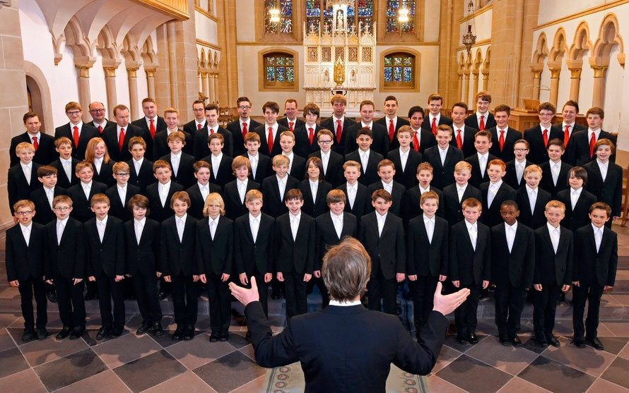 Paderborner Domchor mit Domkapellmeister Thomas Berning (Gemischter Knabenchor seit 1889) Foto: Dommusikfreunde.de