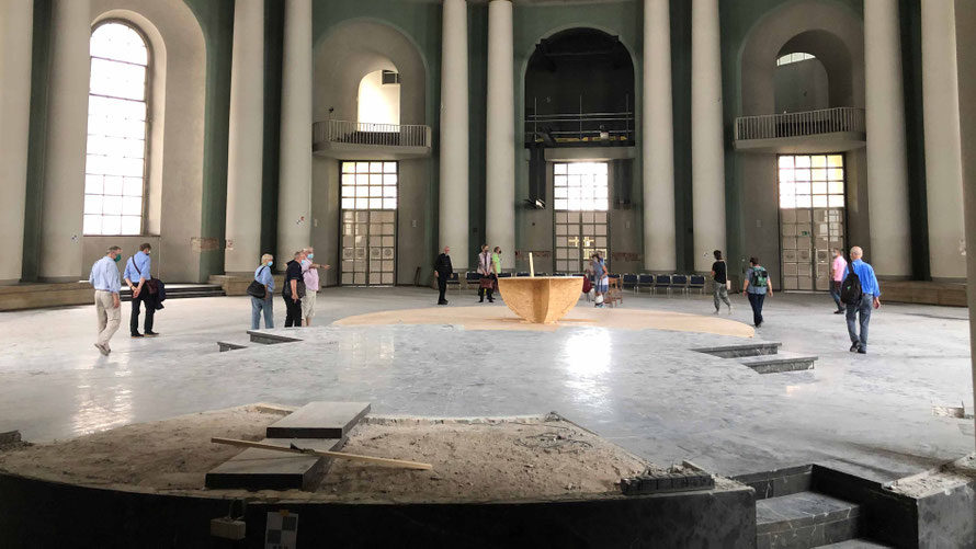 Ausschnitt aus dem dokumentarischen Bild der im Inneren zerstörten Kathedrale Foto: Magdalena Thiele veröffentlicht im TdH