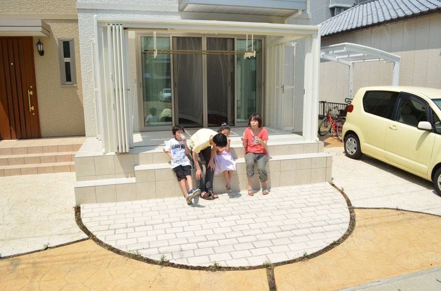 タイル　テラコッタ　駐車場　カースペース　カーフロア　庭　新築　スタンプ　コンクリート　リフォーム　300角　レンガ