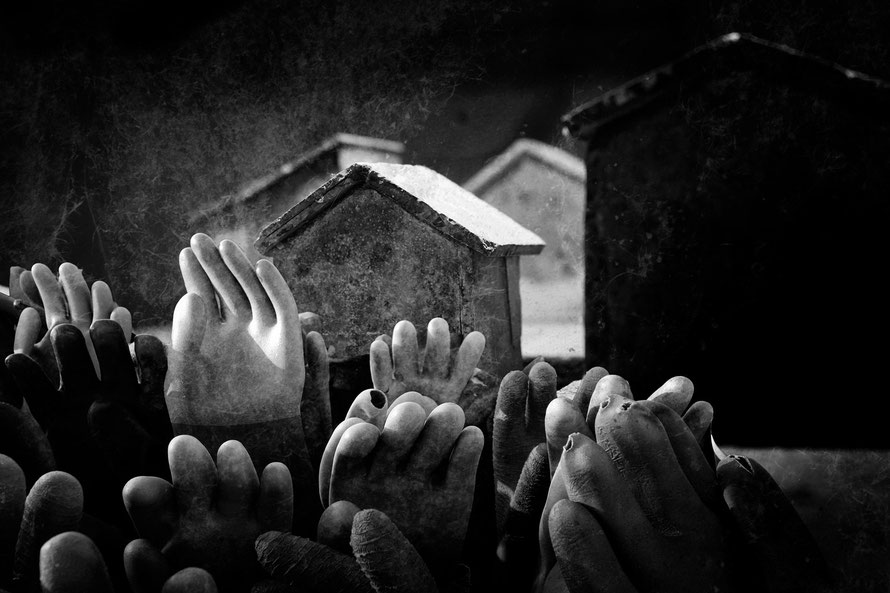 peace,war,Krieg,Frieden,Hunger,Leid,Verzweiflung,Tod,Flucht,Handschuhe,glove,