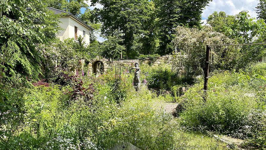 The garden view of Galerie Margareta Friesen