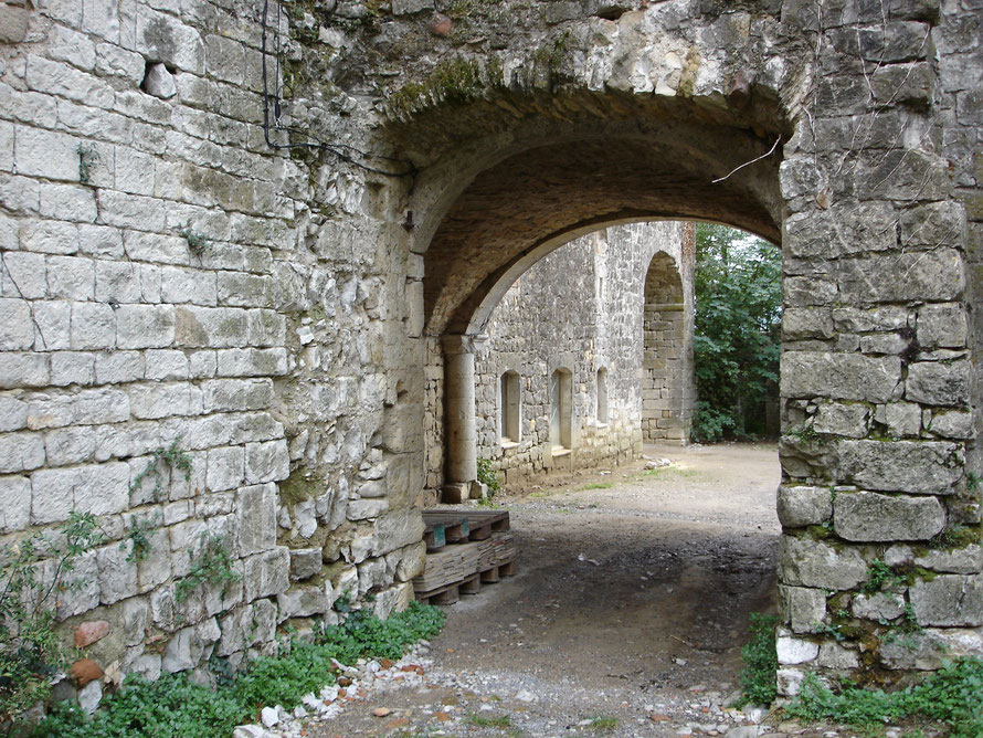 Commanderie de Jalès, fondée par les Templiers en 1140 (à 14 km. du gîte)