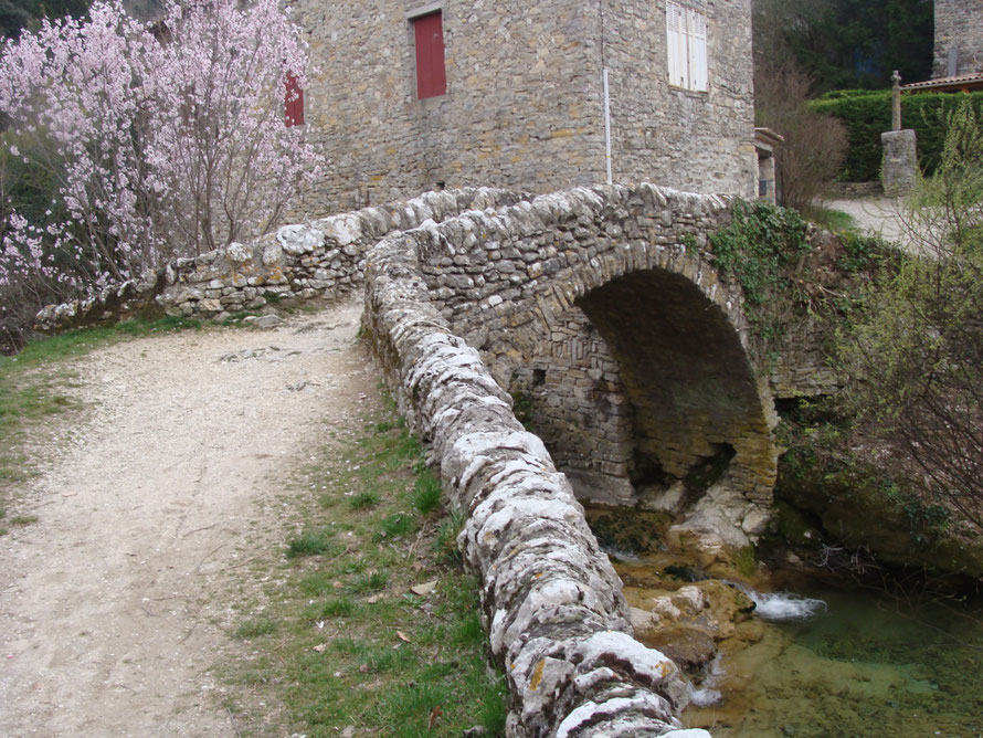 Vieux village de Rochecolombe.