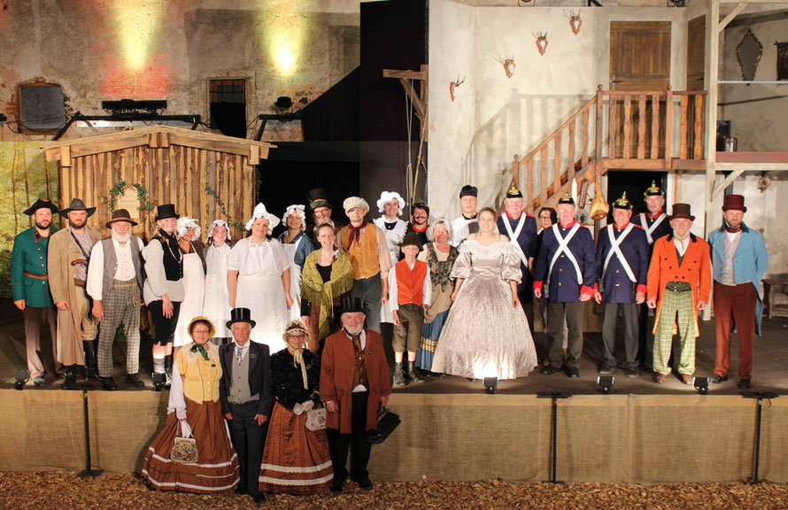 Zum Abschluss das Gruppenbild mit allen Schauspielern