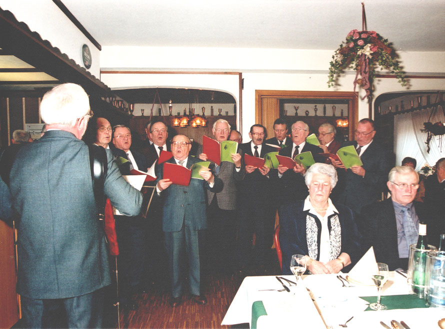 Foto Eickhorst  - Der MC Erichshof wird unterstützt durch Heinz Brüning am Akkordeon