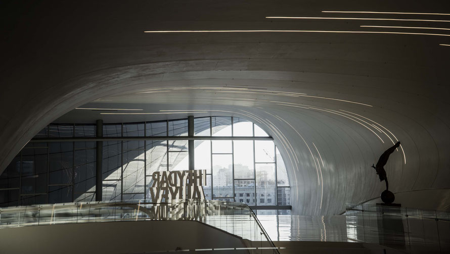 Innenraum Heydar Aliev Center in Baku
