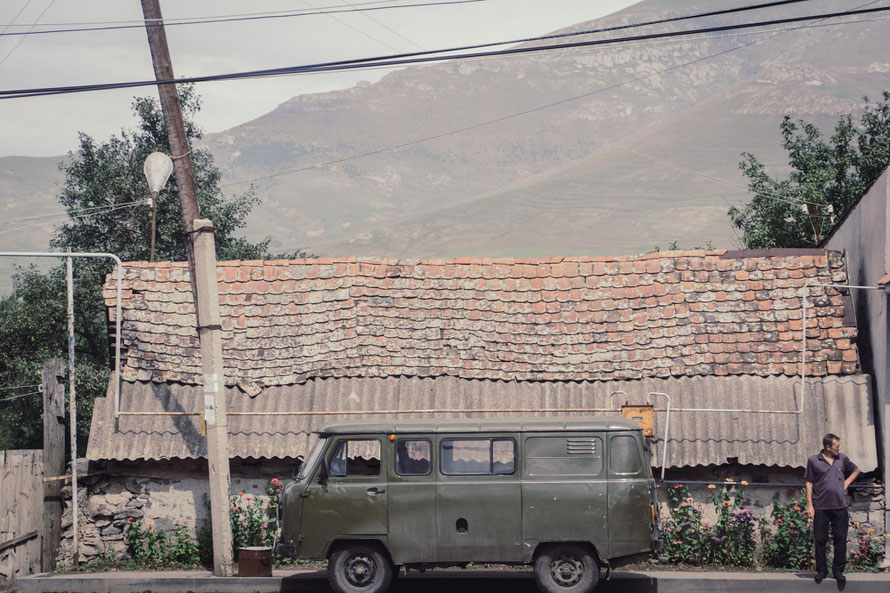 Armenien Vintage Car - wird auch heute noch gebaut - Buhanka