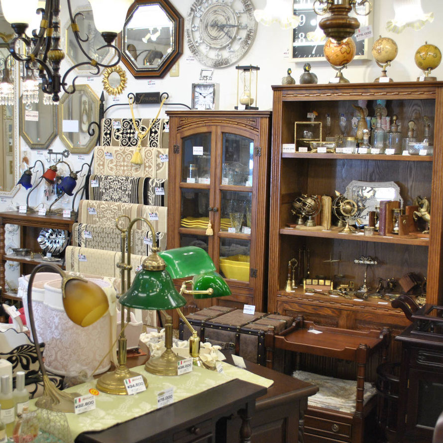 熊本インテリアショップ 熊本輸入家具店 熊本輸入照明器具専門店 スタイルフランス フランスインテリア 白家具 ソファ