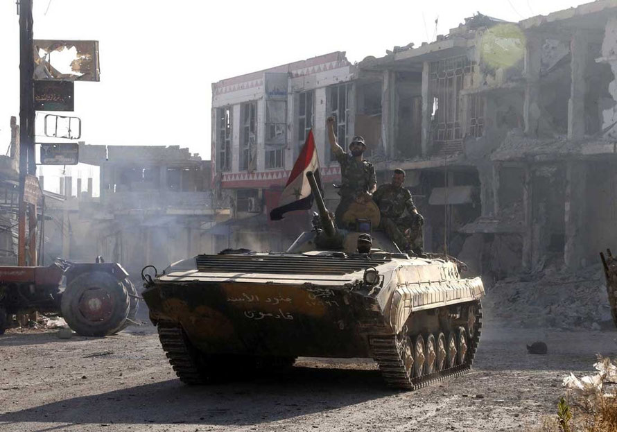 Retour victorieux de ce BMP-1 après de durs combats urbains