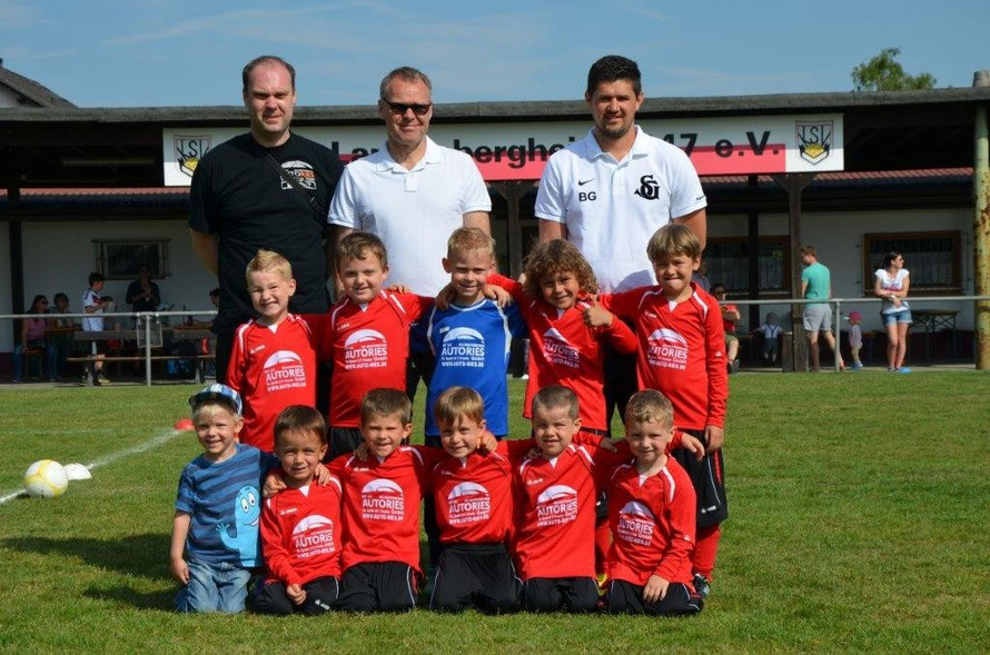 v. links n. rechts:  Luca Müller, Robin Bachus, Louis Franke, Paulo Croce, Dominik Blöhdorn Luc Konerth, Mathiuex Linde, Alexander Werns, Noah Goy, Lars Meier, Luca Franke Trainer: Dominique Franke, Frank Franke ( Geschäftsführer Fa. Auto-Ries), Benny Goy
