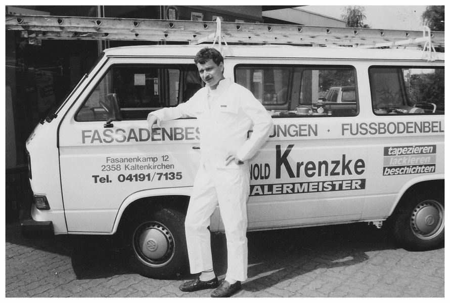 1990 - Lutz Krenzke vor dem Volkswagen T3