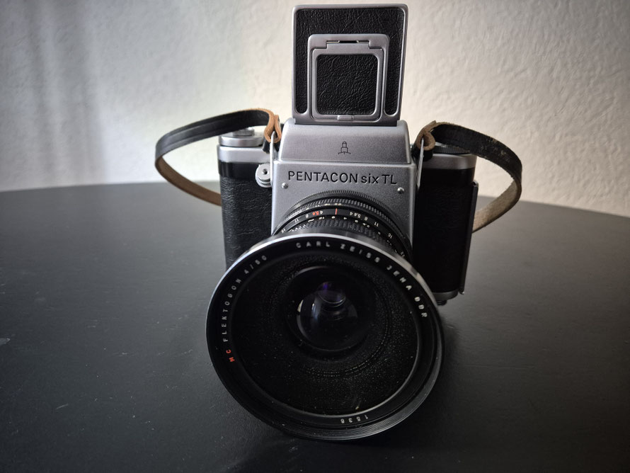 Theodor Karl Löbers Kamera: PENTACON SIX TL mit Objektiv MC FLEKTOGON 4/50 mm © Kunstwirtschaftler