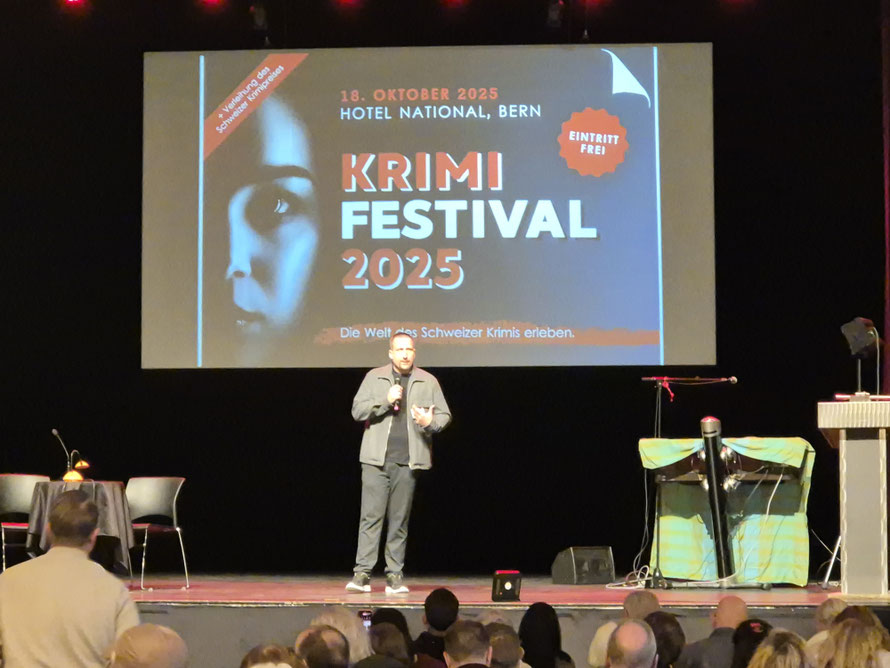 Sascha Michael Campi auf der Bühne © Kunstwirtschaftler