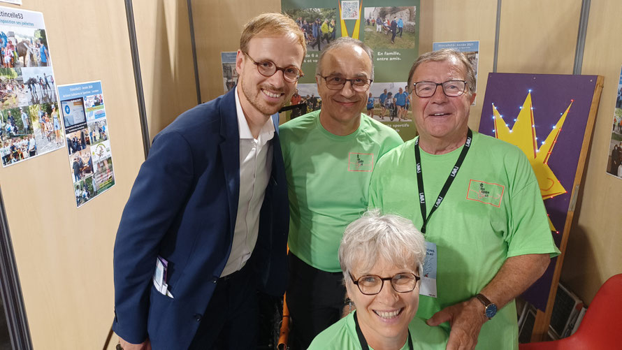 Visite du Maire de Laval en fin d'après-midi. De gauche à droite : Florian Bercault (Maire), Pascal Desjardins, Serge R. et Marie-Claude B.