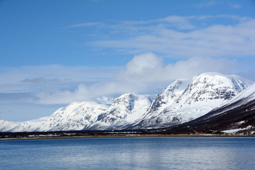 Langdaltinden (928m), Breidalfjellet (889m) and Storfjellet (1100m) flanking the Breivikeidet valley which has been infilled by glacial deposits. Not yet the Lyngen Alps but the Balsfjord Group and the overlying Tromso Nappe Complex (mid-April 2015).  