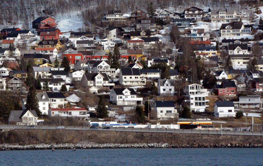 Tromsø: houses on the mainland at Tromsdalen.