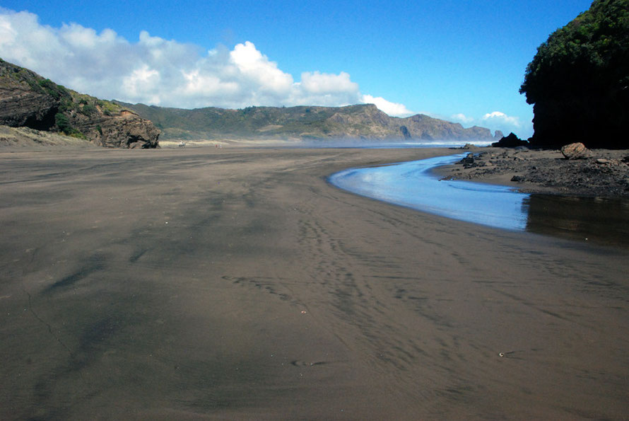 The tidal channel between the mainland and Ihumoana Island at Te Henga (Bethells Beach).