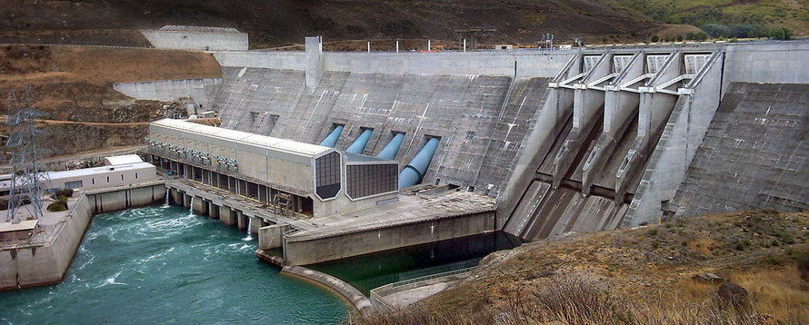 The Clyde Dam, the third largest hydroelectic scheme in New Zealand (Courtesy of JustinB WikiCommons)