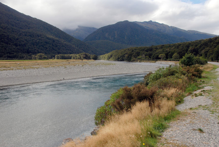 The road to the Haast Pass running alongside the Makarora River, one of the headwaters of the Clutha/Mata-Au.