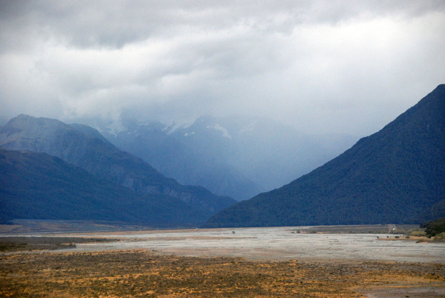 The view the next morning with fresh snow visible on Mt Murchison to the north-west