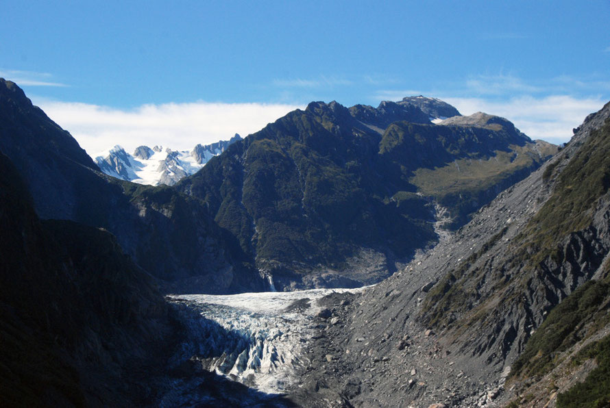 The Fox Glacier and the Chancellor Ridge with the Bismarck Peaks (2,538m) beyond.