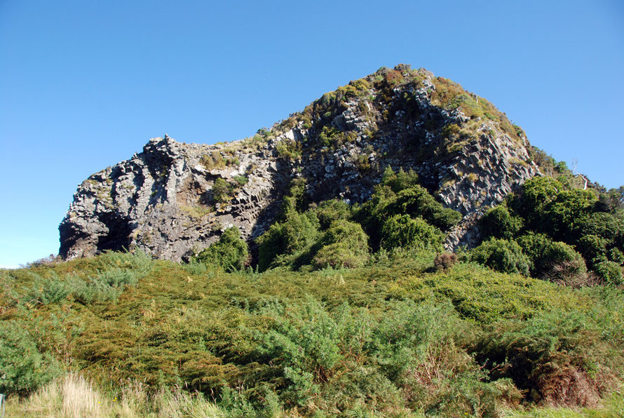 The basalt columns of the smalll pyramid - Te Matia o Okia