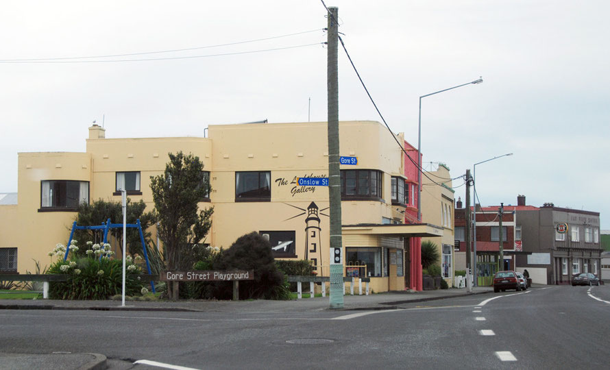 Marine Parade, Bluff, NZ. Bluff had a population of 1,850 people in 2006.