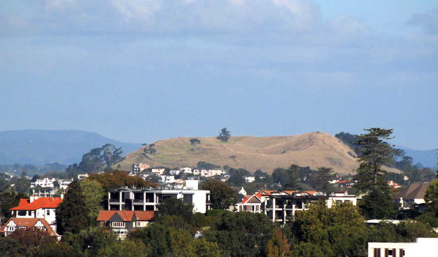 The swanky Mount Eden district in Auckland with Mount Eden volcanic cone.