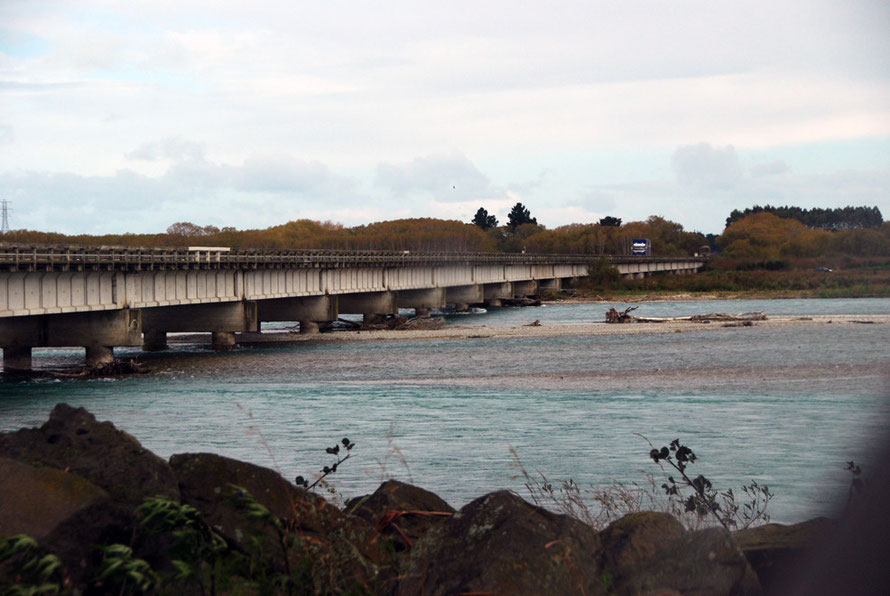 The bridge over the turquoise waters of the Waitaki River