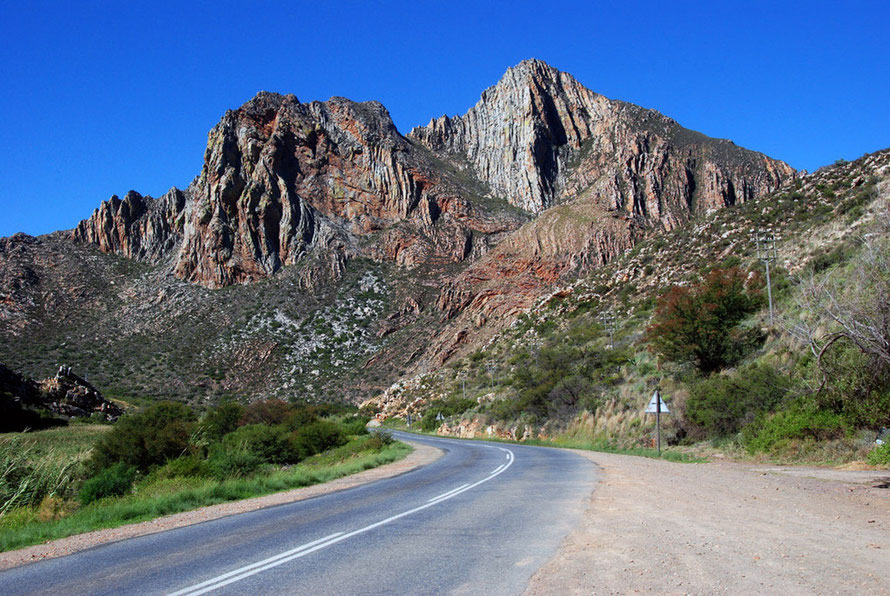 The pass to Montagu through the spectacular folded rocks of sandstone quartzite