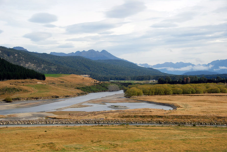 The Mararoa river is controlled by dams here and pushed up the Waiau riverbed into Lake Manapouri to feed the hydro scheme. Waterflow was reduced in the Waiau from 400 cumecs to ! cumecs. It has been 