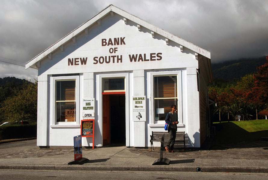 Ross: Bank of New South Wales. By 1861 the BNSW had opened 7 branches in New Zealand:,'our bankers were soon riding on horses and sleeping in tents to service the gold fields'