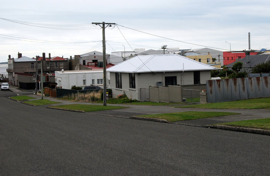 Dull Saturday afternoon light in the East End, Bluff in late summer 2014.