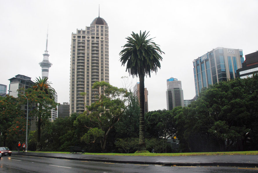 Cyclone Lusi weather from Albert Park in central Auckland. 