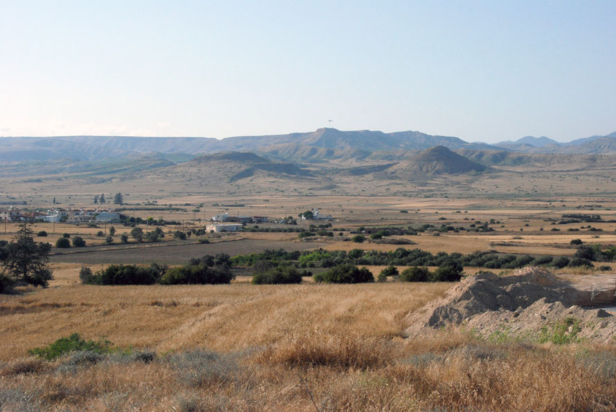 Golden light: looking across the Mesaoria near Kokkinotrimithia as evening falls (June, 2012).