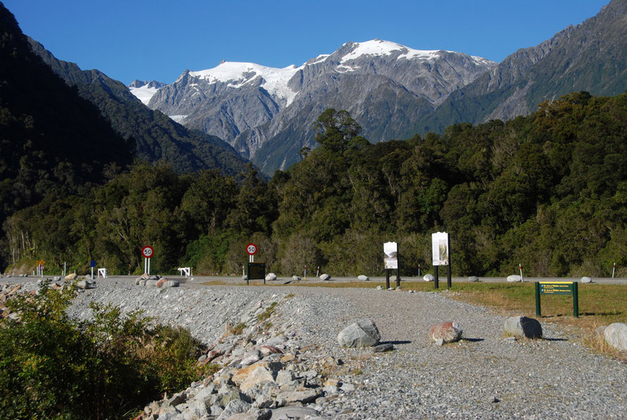 The road to the Franz Josef Glacier running on the right side of the Waiho River with Mts Roon (2233m) and Anderegg (2362m) behind 