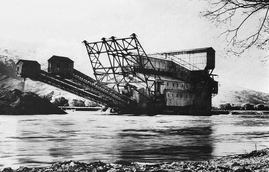 The Austral-N.Z. (Austral Malay Tin Ltd's dredge) worked the Lowburn area in the Upper Clutha basin and is believed to be the largest gold-dredge ever built in New Zealand (Lowburn by Clutha blog - cl