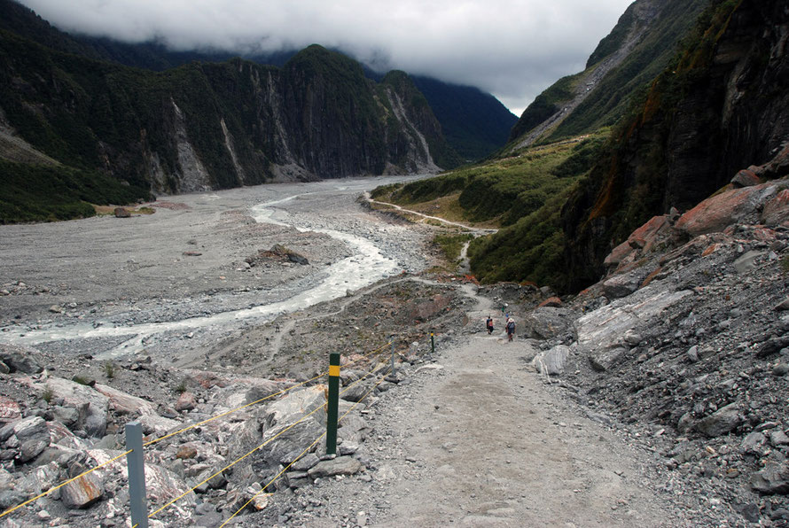 Cone Rock (546m) - the southern wall of the lower Fox Glacier valley (220m) beyond the current position of the terminus