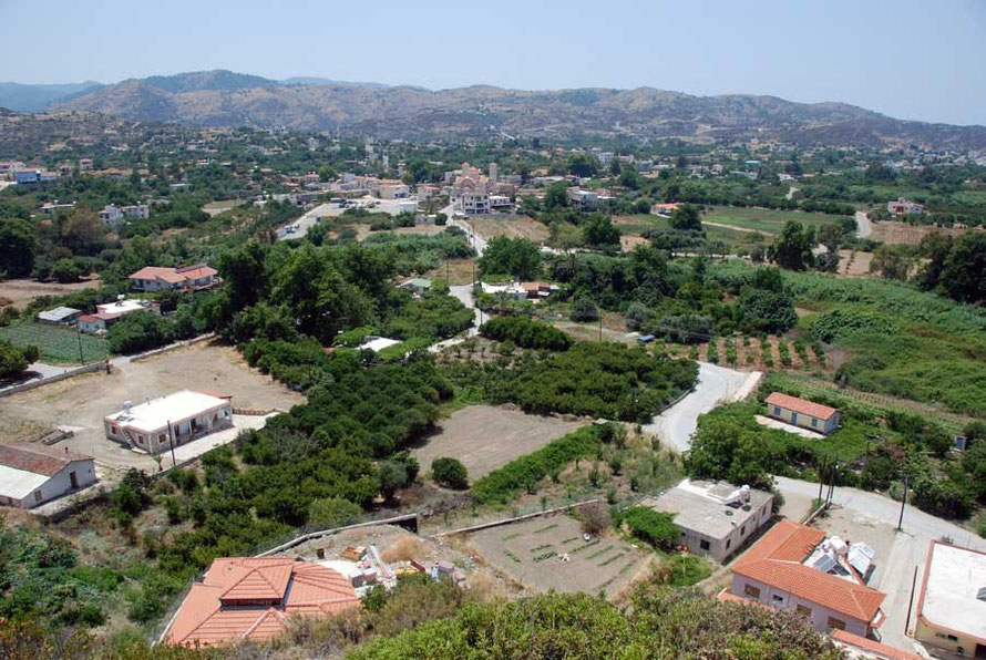 Kato Pyrgos from the medieval look-out by the sea. The vale is watered by the Pyrgos river and grows mandarins, oranges, peaches and avocados