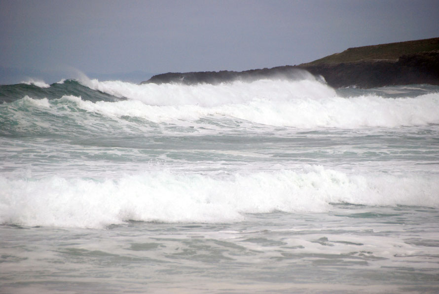 The Pacific charging in at Sandfly Beach on the Otago Peninsul