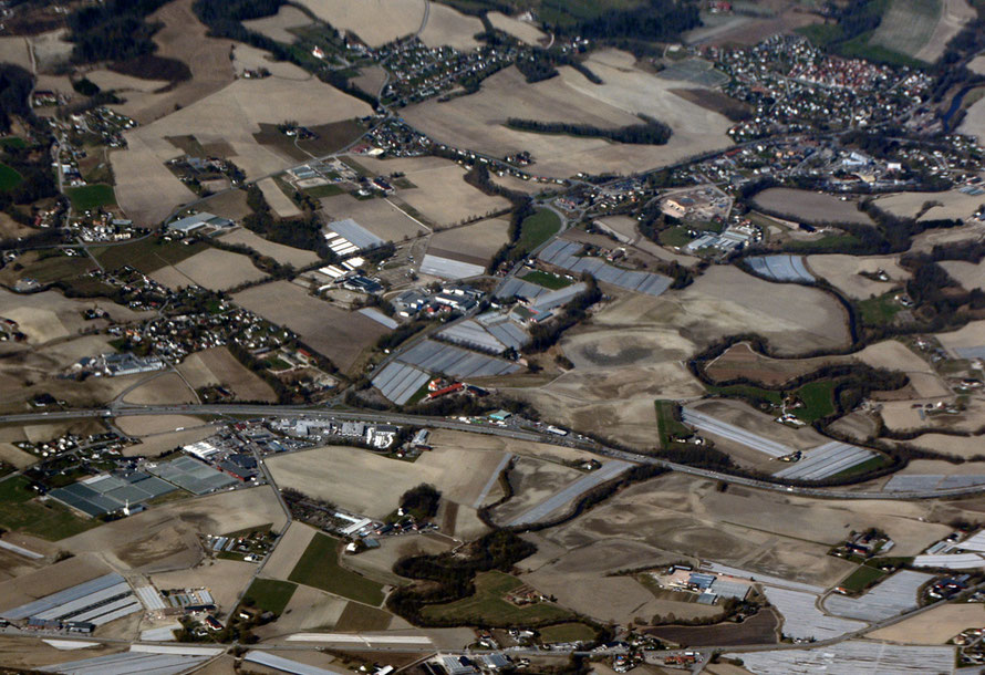 The Lierelva valley north of Dammen at the E18 crossing with intensive greenhouse production.