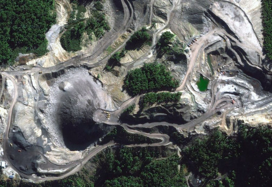 Garvey's Creek opencast coal mine, Reefton (Google Maps) with five trucks at waste heap