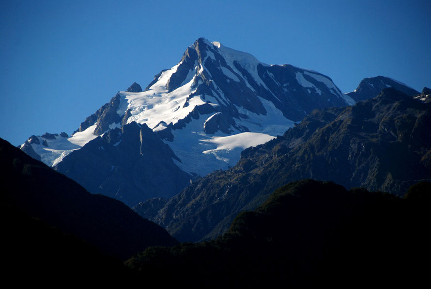 Mt Elie de Beaumont (3117m)) from the main West Coast highway