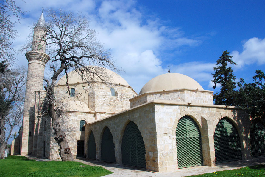 Hala Sultan Tekke: the domed tomb recess of the Prophet's aunt (February 2011).