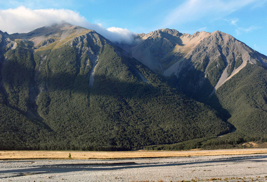 Dome (1945m/6381ft) in the Polar Range (named after the members of the British expedition to the South Pole) with the Waimakariri riverbed in foreground