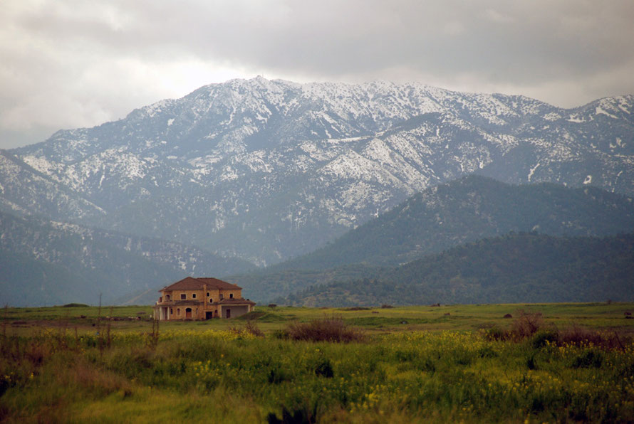 Abandoned house and Troodos near Vyzakia (January 2013)