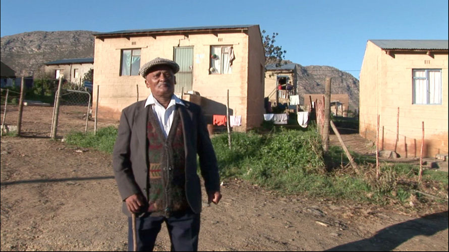 Smitsville township outside Barrydale in the Littel Karoo fruit belt (Screenshot from Minooger at http://youtu.be/KVHc_jKWxu0)