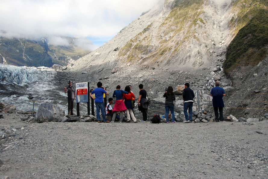 The end of the line: the lookout over the Fox Glacier.