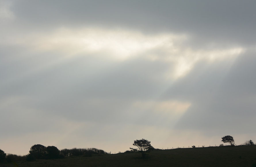 Morning rays and clouds over the South Foreland. 