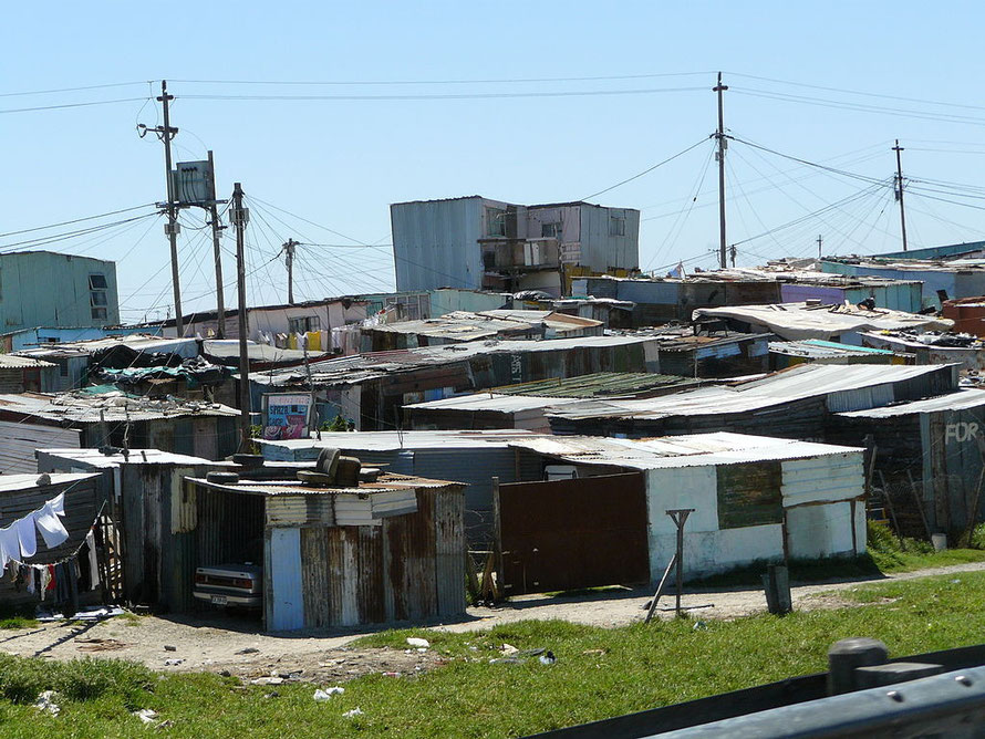 Informal settlement on the N2 into Cape Town (Photo: Chell Hill)